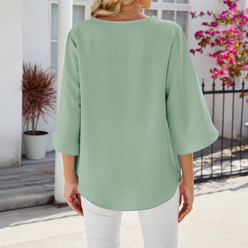 Unifarbenes Shirt mit V-Ausschnitt aus lockerem Chiffon