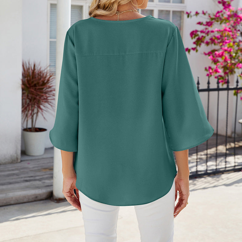 Unifarbenes Shirt mit V-Ausschnitt aus lockerem Chiffon