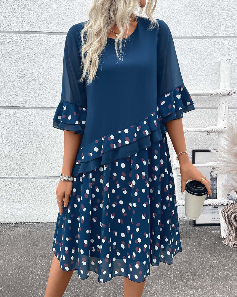 Kleid Mit Rüschen Und Polka Dots