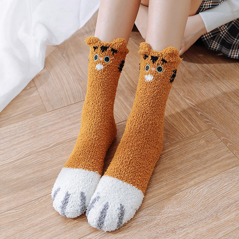 Fuzzy-Socken mit Katzenpfoten